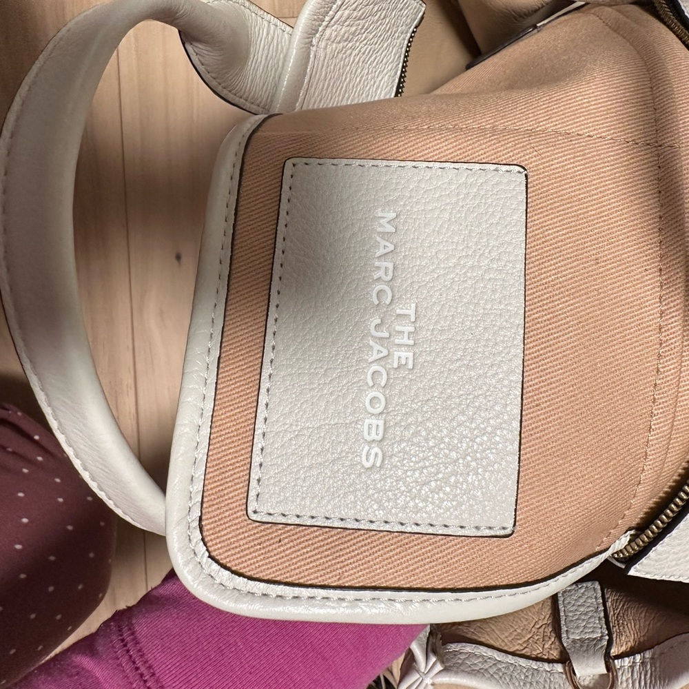 Marc Jacobs | The Tote Bag | White | Leather | Medium Bag | EUC - Picture 6 of 16